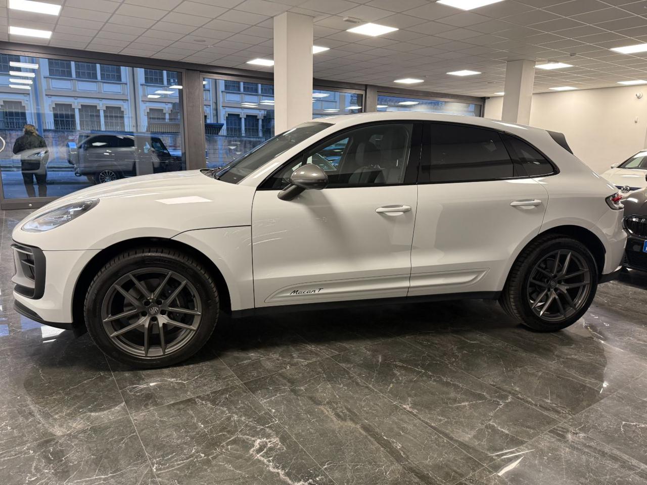 Porsche Macan 2.0 T TETTO / CHRONO / SCARICO/ GARANZIA UFFICIALE 2024 - foto 4