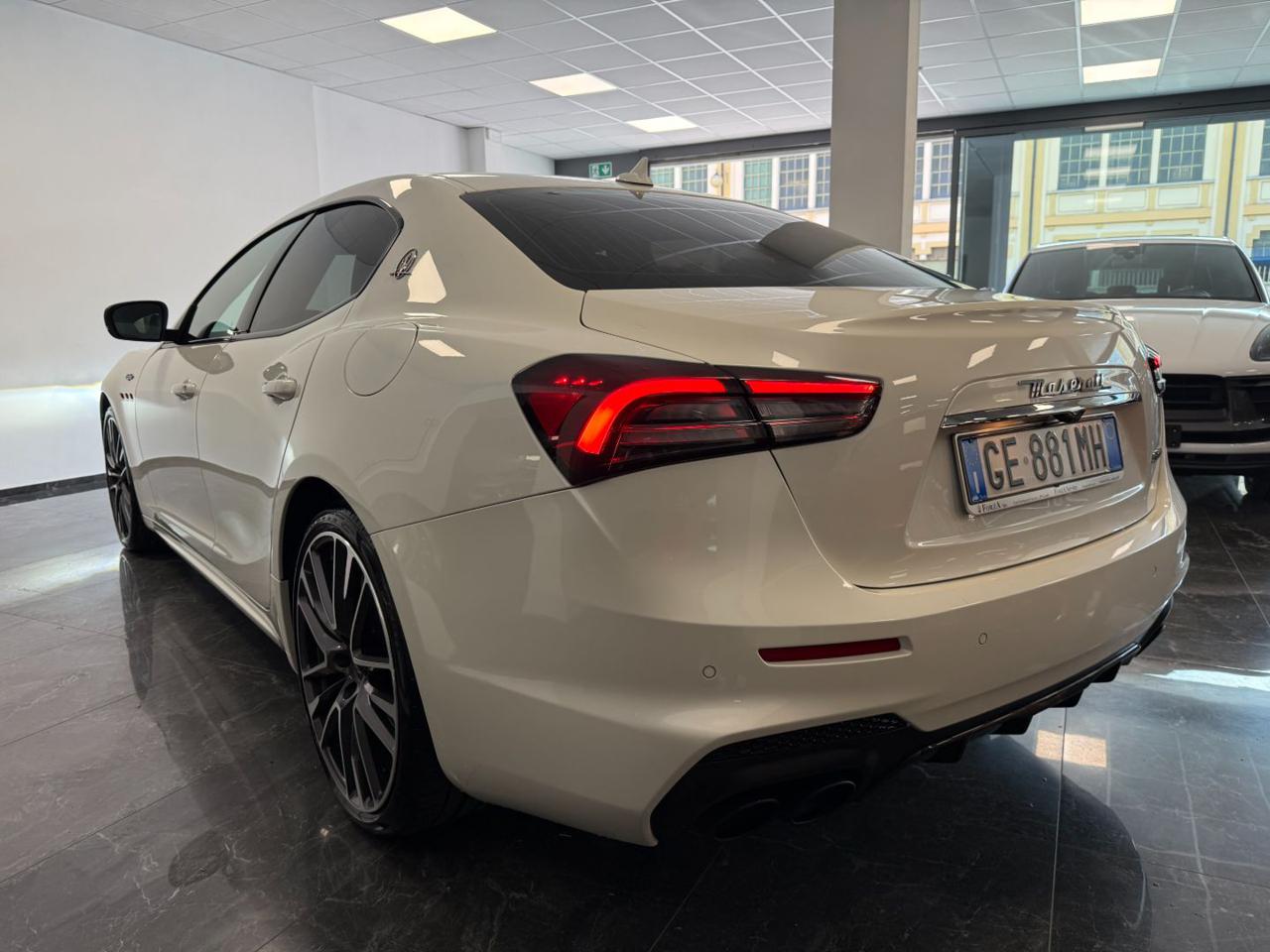 Maserati Ghibli V8 580 CV Trofeo Kit Carbonio Interior & Exterior 2021 - foto 2
