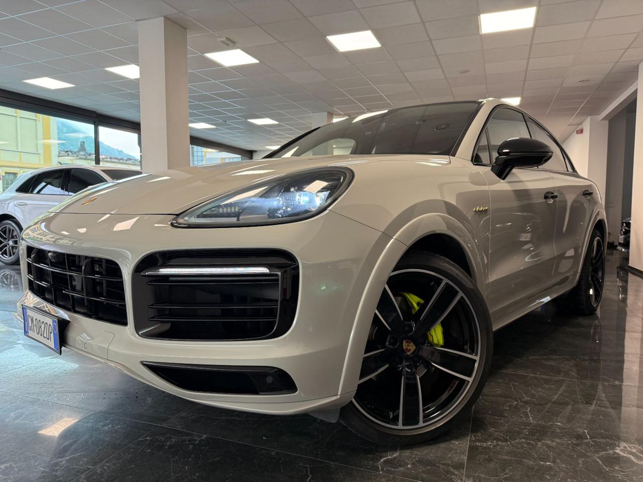 Porsche Cayenne Coupé 3.0 V6 E-Hybrid Platinum Edition 2023