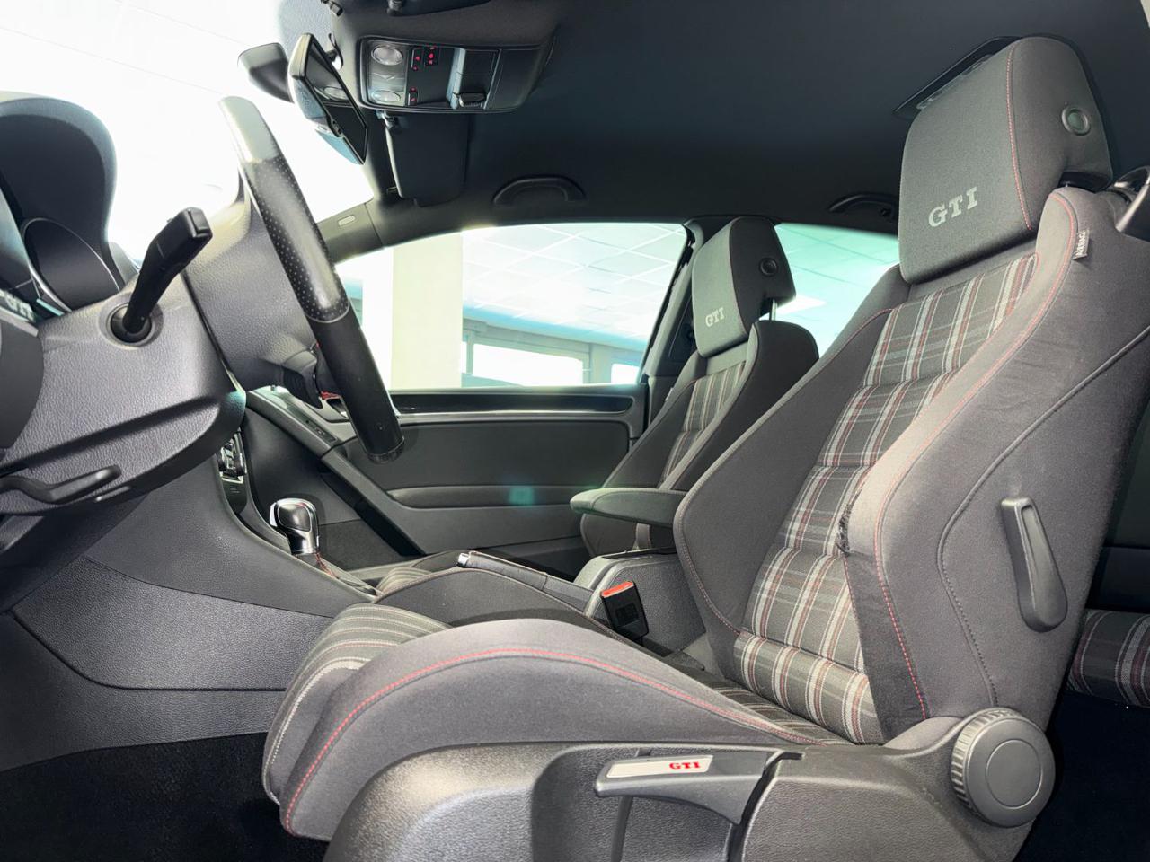 Volkswagen Golf 2.0 TSI DSG 3p. GTI 2011 - foto 3