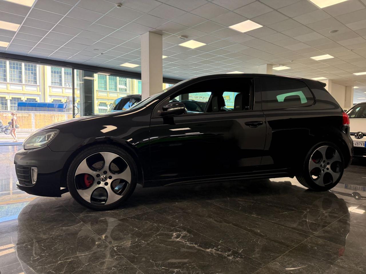 Volkswagen Golf 2.0 TSI DSG 3p. GTI 2011 - foto 4
