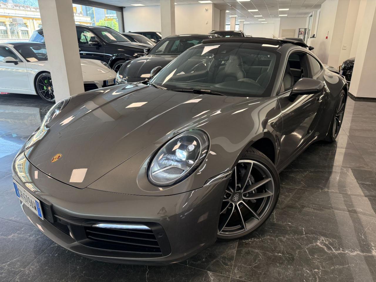 Porsche 911 Carrera 4 2020 - foto 2