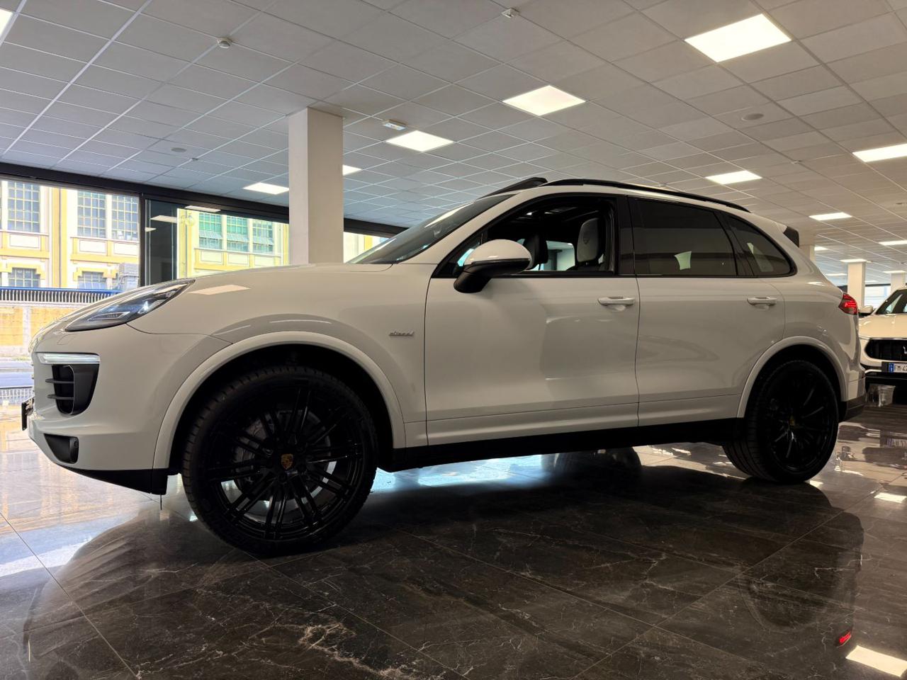 Porsche Cayenne 3.0 Diesel Platinum Edition - FULL OPTIONAL 2017 - foto 4